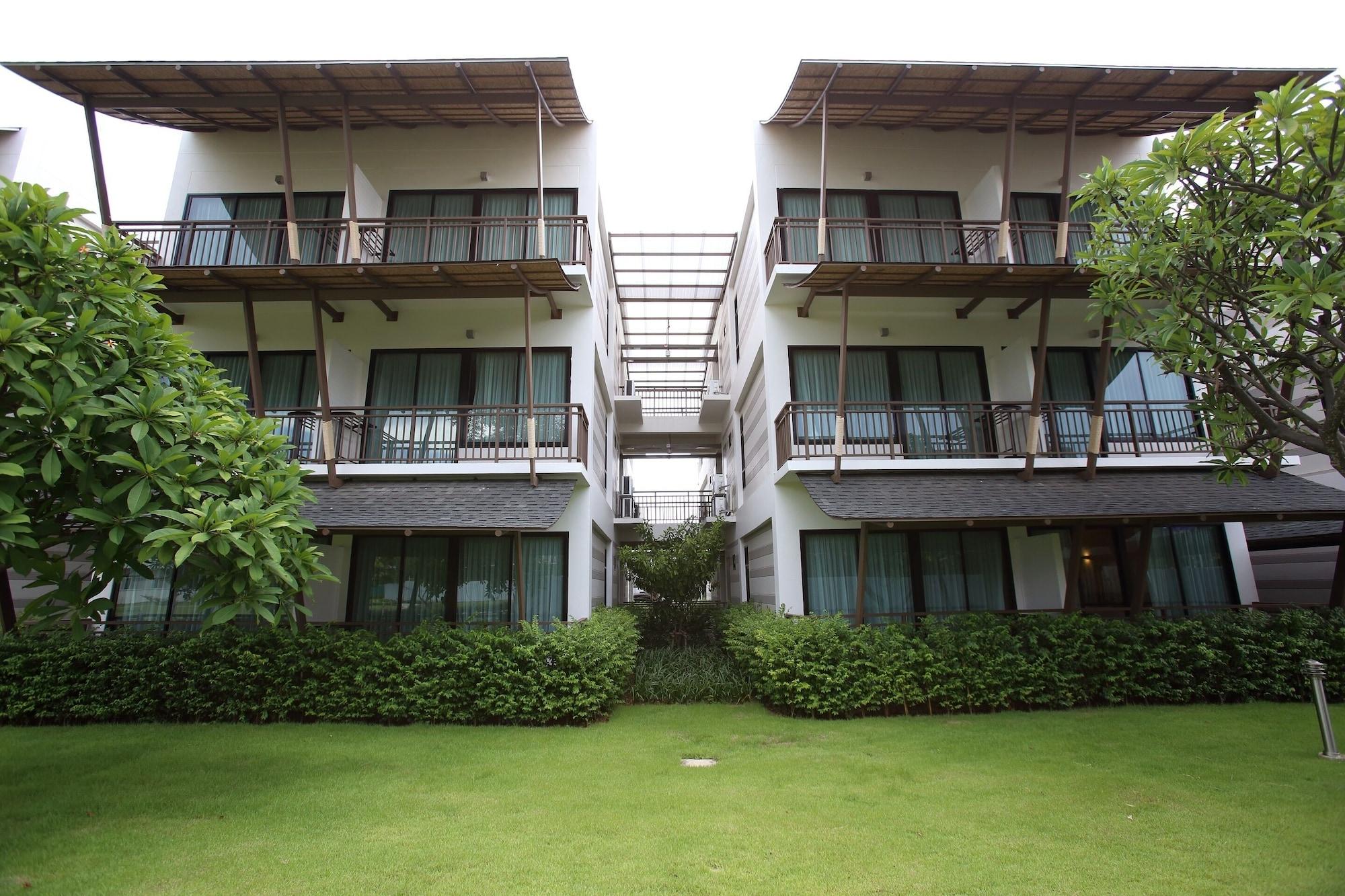 Bangsaen Heritage Hotel Exterior photo