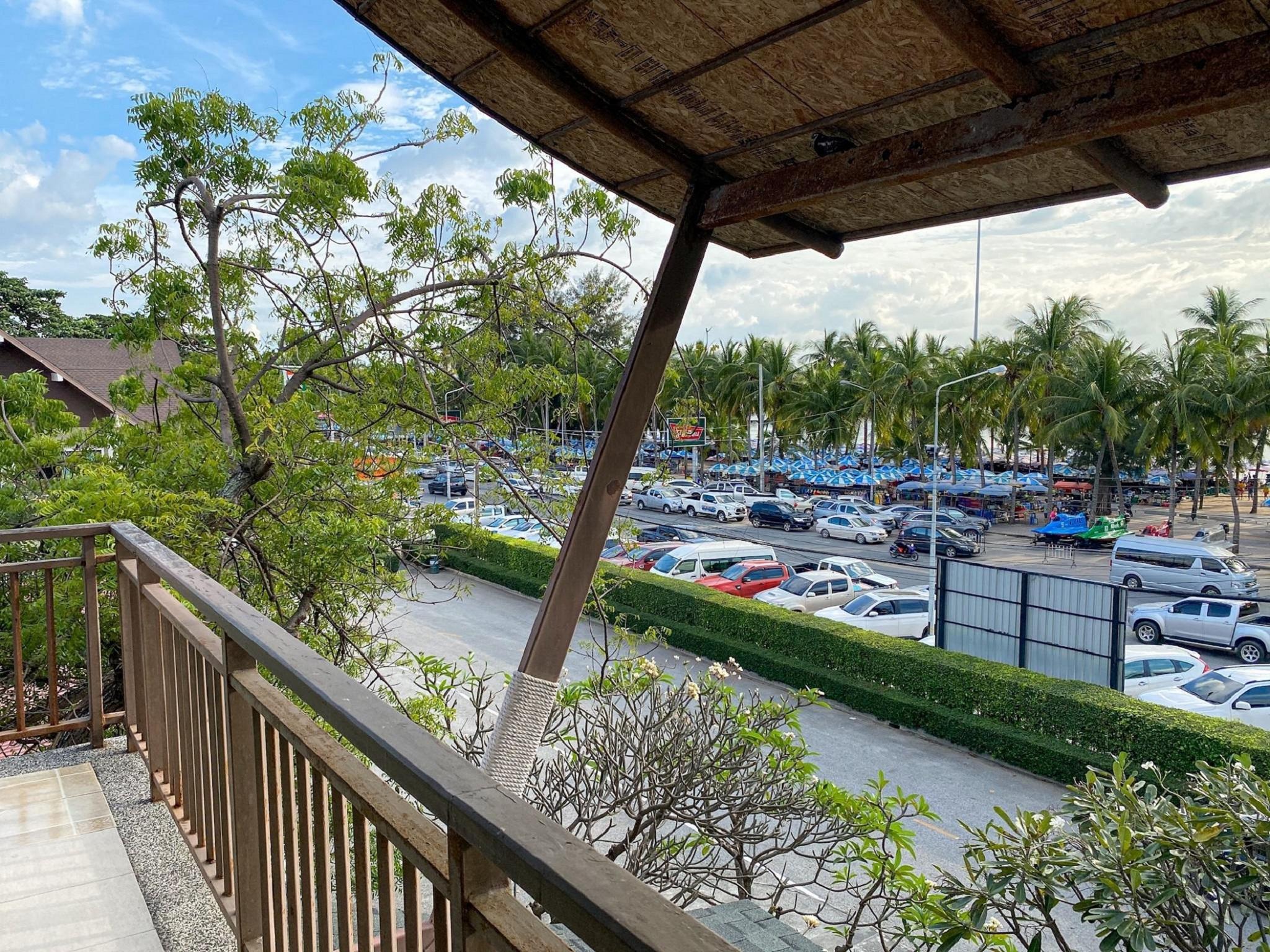 Bangsaen Heritage Hotel Exterior photo